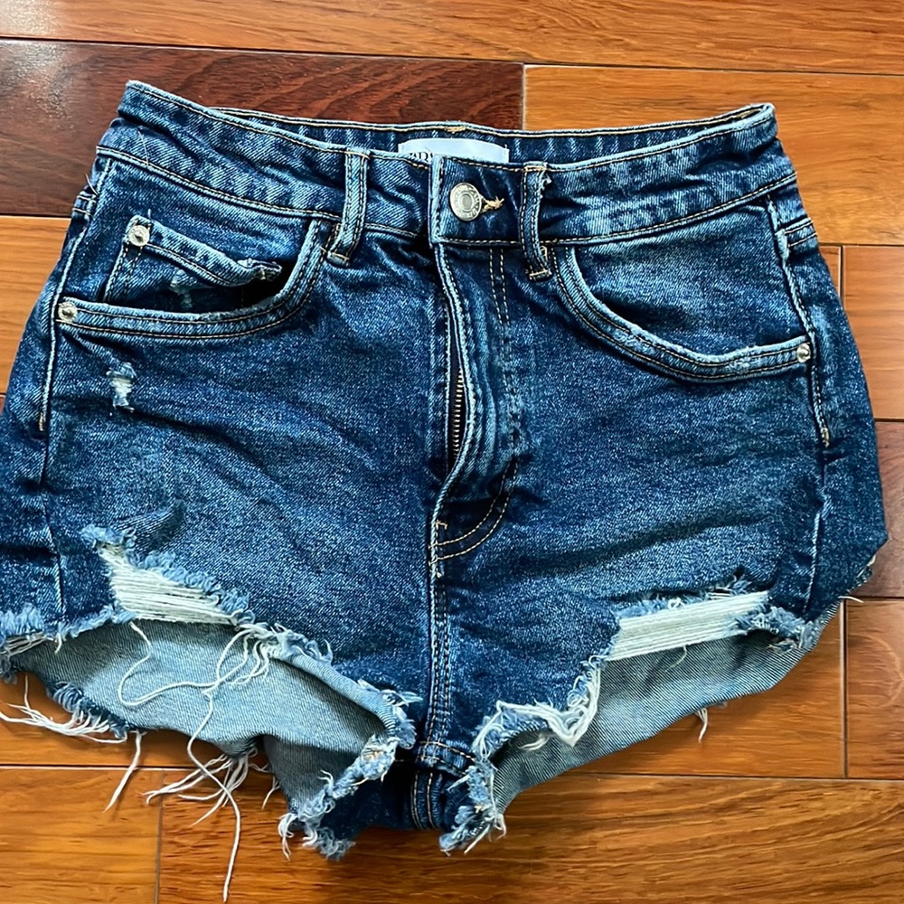 Zara denim shorts. Never used. Size 2.